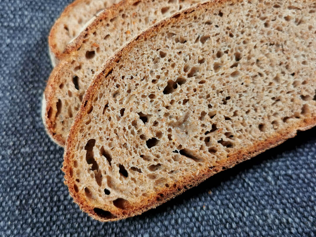 Mein Rezept für ein Mischbrot mit 75% Vollkorn - www.brooot.de