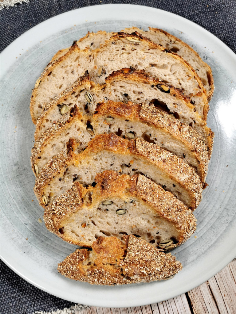 Mein Rezept für Mehrkornbrot mit Sauerteig und Kernen