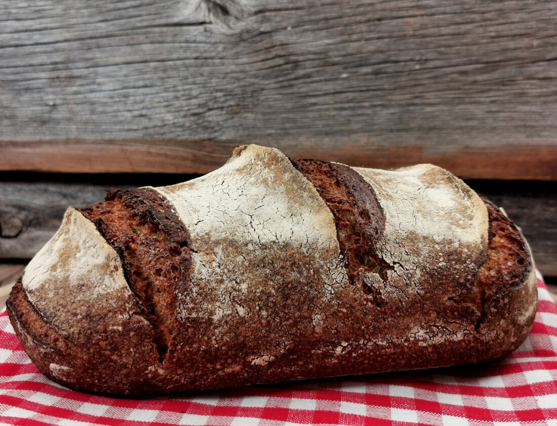 100% Vollkorn Sauerteig-Mischbrot [Einfaches Rezept]